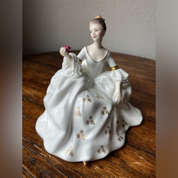 Royal Doulton “My love” HN2339 Figurine - Picture 12 of 12